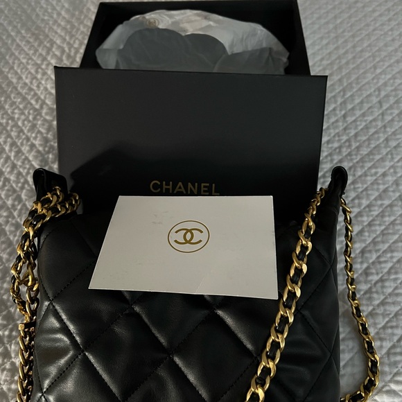 VIP! Chanel Black Quilted Shoulder Bag with Gold Chain. New. - Picture 4 of 5